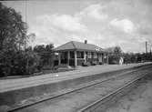 Stationen anlades som hållplats 1905. Trafikplats 1933 och station 1946. Envånings stationshus i trä