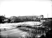 Bro över Göta älv
Svängspannets längd 31  meter. Påseglades och skadades 1884
Bron hade sedan blivit påseglad flera gånger, dock utan att skadas.