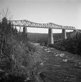 Bro vid Harsprånget, färdigbyggd 1926, kombinerad bil- och järnvägsbro