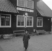 Familjen Johansson. Korad till Sveriges Järnvägsfamilj Nr 1 av SJ-NYTT i nr 11-12  år 1956. Märtha Ahlgren (född Johansson) i arbete på stationen i Fåker.