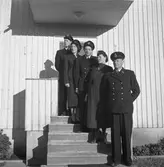 Familjen Johansson. Korad till Sveriges Järnvägsfamilj Nr 1 av SJ-NYTT i nr 11-12  år 1956. Familjen Johansson, från vänster,  Ragnvald, Märta Ahlgren, John, Linnea och Jöns.