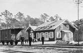 Järnvägsstationen i Böda. På spåret syns kombinerad post- och resgodsvagn BBJ DF 205.