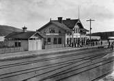 Daglösen järnvägsstation, anlades av Bergslagernas Järnvägar 1879.   Till vänster om stationen står avträdet.