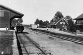 Diö järnvägsstation. Till höger syns ställverkshuset. Södra stambanan förbi Diö stod klar 1862. Lastplats anlades av SJ 1882.  Omklassades till station 1917 då även byggnationen av stationshuset på bilden inleddes. Stationshuset stod färdigt 1920.