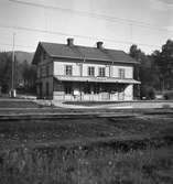 Järnvägsstationen i Duved, byggdes av SJ 1891. Bilden är tagen någon gång efter elektrifieringen 1945.