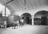 Interiör av stationshallen i Eslövs nya stationshus. Det stod färdigbyggt 1914, invigdes året därpå.