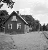 Hållplats anlagd 1912. Envånings stationshus i trä