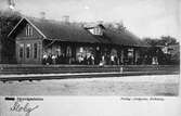 Stationen . Namnet var tidigare SÖRBY. Stationen anlades 1868. Envånings stationshus i trä