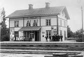 Lingbos Stationshus . Öppnad för trafik 1877 . 17 Km från Ockelbo och 43 Km   från Bollnäs .