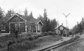 Ljusfors station med ankommande tåg. Stationen togs i bruk 1885.