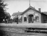 Före ombyggnad av stationen. den gamla stationen revs 1908.