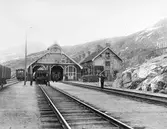 Hotell är inte helt färdig byggd ännu men vänthallen med tak är klar.