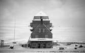 Station anlagd 1902. I samband med banans elektrifiering flyttades stationen till det nybyggda transformatorhuset 1913. Tegel byggnad.