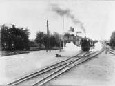 Vetlanda stationen hade viktikt roll  för godstrafiken. Provisorisk godstrafik hade startat  redan 1884. På bildet syns lok 3. Loket tillverkades1889 av Motala Verkstad, tillverkningsnummer 107. Namnet var Sten Sture. Skrotades 1970.