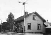 Vreten hållolats anlades 1874. Envånings stationshus i trä. Huset moderniserades 1949.