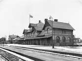 Namnet ändrades 1947 till Fagersta Central. Stationen anlades 1900.  1917-18 utvidgades bangården med två spår och 1945 med ytterligare ett.