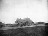 Nya stationshus byggdes 1914. Ny station öppnades 1915 för trafiken.