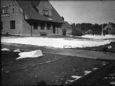 Stationen anlades 1914 och har sedan inte ombyggts.Tvåvånings tegelhus.