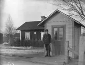 Hållplats anlagd 1876. Envånings byggnad i trä.