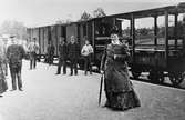 Station anlagd 1902. En- och enhalvvånings stationshus i trä. Mekanisk växelförregling. Christina Nilsson, grevinnan de casa Miranda på perongen.