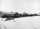 Stationen öppnades 1879. Stationshuset var då ett tvåvånings trähus med bostadslägenhet i övervåningen. 1917 byggdes ett nytt stationshus. Bangården har byggts om flera gånger. Elektriskt ställverk 1938.