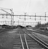 Stationen öppnades 1879. Stationshuset var då ett tvåvånings trähus med bostadslägenhet i övervåningen. 1917 byggdes ett nytt stationshus. Bangården har byggts om flera gånger. Elektriskt ställverk 1938.