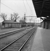 Stationen öppnades 1879. Stationshuset var då ett tvåvånings trähus med bostadslägenhet i övervåningen. 1917 byggdes ett nytt stationshus. Bangården har byggts om flera gånger. Elektriskt ställverk 1938.