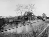 Stationen öppnades 1879. Stationshuset var då ett tvåvånings trähus med bostadslägenhet i övervåningen. 1917 byggdes ett nytt stationshus. Bangården har byggts om flera gånger. Elektriskt ställverk 1938.