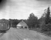 Stationshus i trä i två våningar. Stationen öppnades 1906. Upphörde på 1960-talet.