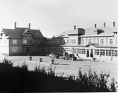 Centralstationen från gatusidan. Station anlagd 1879. Stationshuset ritades av Adolf Edelsvärd.  Både stationshuset och bangården har ombyggts flera gånger under tiden.