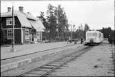 Ädelfors station. På spåret en Hilding Carlsson motorvagn.