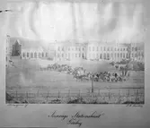 Stationshuset  
Stationshuset  
Byggt 1856 - 57. Stationen hade banhall 1856 - 1923. Ombyggt 1923 o 1930  2,1 m ö h. 1923, då en eldsvåda ödelade större delen av övervåningen verkställdes en grundlig modernisering och utvidgning av denna. I samband härmed bortflyttades spåren och plattformarna ur banhallen som ombyggdes och inreddes till en rymlig vänthall. Om- och tillbyggnad av stationens spårsystem gjordes 1927-30 inför BJs överflyttning av sin persontrafik till centralstationen 15 maj 1930