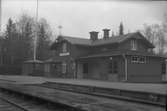 Stationen , Namnet var före 1/5 1900 WENDEL. Stationen anlades 1874. 1936 restaurerades stationshuset