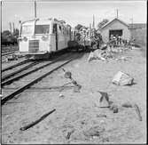 Statens Järnvägar, SJ YO Hilding Carlsson motorvagn lastas med ved till gengasaggregatet.