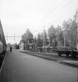 Skutskär station. Första stationen byggdes 1890. På 1950- talet uppfördes en ny stationsbyggnad.