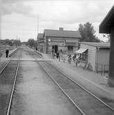 Vaggeryd station.  Envånings stationshus i tegel med två gavlar mot banan. Expeditionslokalerna utökades och moderniserades 1939.