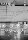 Elektrisk ställverk i Uppsala. Detaljer av ställverket ; ställare, del av illuminerad spårplan, ringklockor.