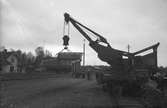 Lastning i Lessebo av maskindel till Vattenfallsstyrelsen i Porjus 1 april 1950.