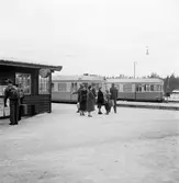 Statens Järnvägar, SJ Y6 mototvagn. Härjedalen, Svegs station med resande