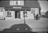 Oppalaby station och postkontor. Trafikplatsen anlagd 1925. Stationshus byggt 1926-11-01. Nedlagd station omkring 1955.