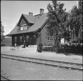 Häggenås järnvägsstation. På bilden syns en ställbock som levererades till stationen 1947, strax därefter installerades ett vevställverk på stationen.