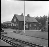 Jokkmokk station. Stationen anlagd 1936. Längst till höger syns minnesstenen över inlandsbanans avslutande.
