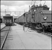 Sammansättning av tåg vid Hagalund. SJ Ub 497.