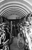 Cyklar i gosdsvagn, SJ F, vid Stockholm centralstation.