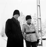 Abraham Johannes Wiklund, sektionsingenjör  vid Statens Järnvägsbyggnader, och schaktmästare Palm vid dubbelspårsbygget på sträckan mellan Finnerödja-Laxå.