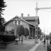 Stationen anlades 1885. En- och enhalvvånings stationshus i tegel.