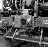 Centralkoppel på Malmvagn SJ Mar 106740. Text : Bromsen avstängd. Provvagn