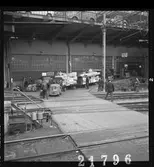 Ilgodsmagasinet Centralstationen i Stockholm. Trucktransporter till tågen. Truck med vagnar med gods.