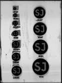 SJ-emblem av olika storlekar med texten SJ.