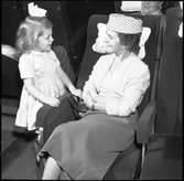 Resande i SJ B010. Statister.